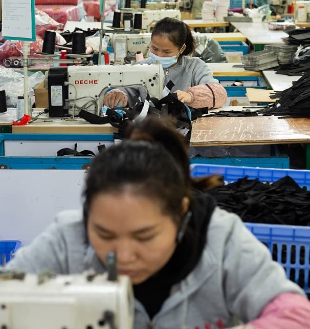 ¿Por qué las marcas eligen a Yisi Packing como su fabricante de confianza de fundas EVA personalizadas?